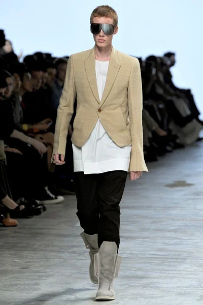 Look 30